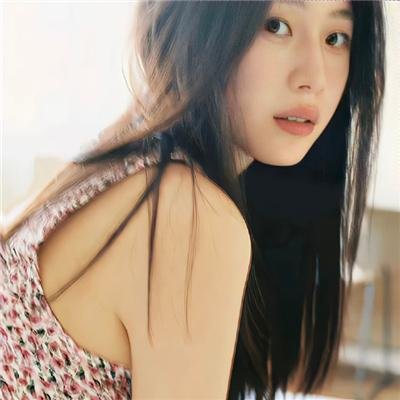 巴黎必娶女王海报